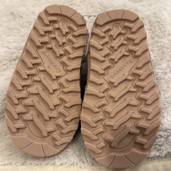Toddler girl Bear paw ankle boots, Bear Paw, Size 5, color is light tan, NWT - Picture 5 of 8